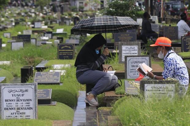 Dilarang Ziarah, Warga Bekasi Menangis ke Pengelola TPU