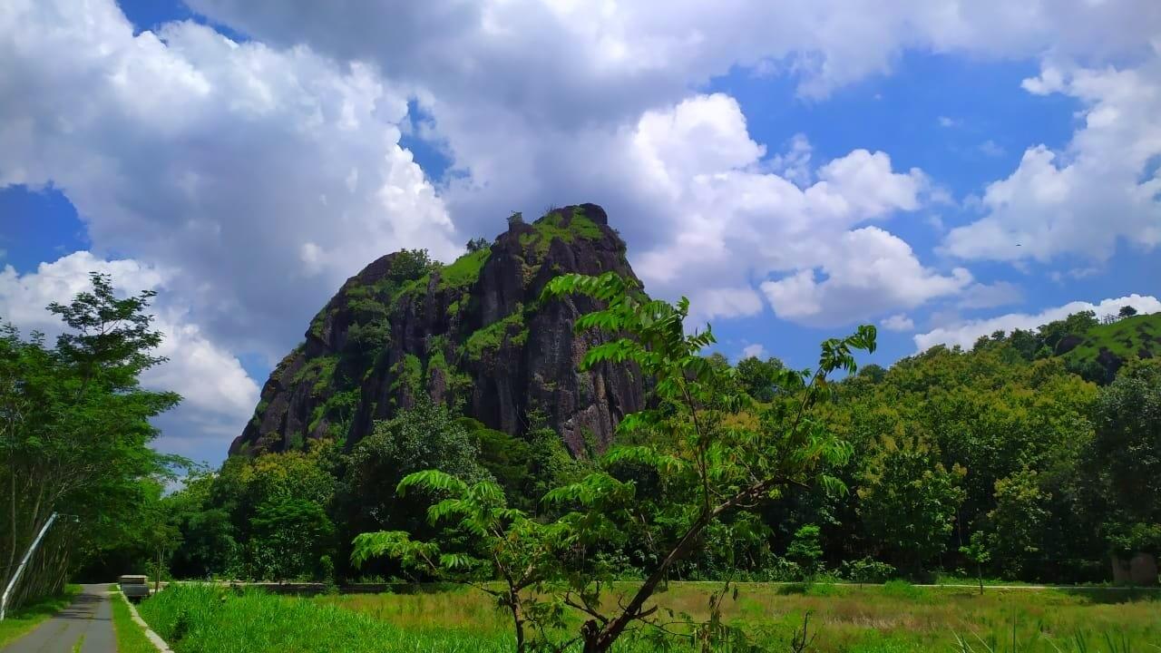 Bukit Bebatuan Gunung Sepikul, Pesona Alam Tersembunyi di Sukoharjo