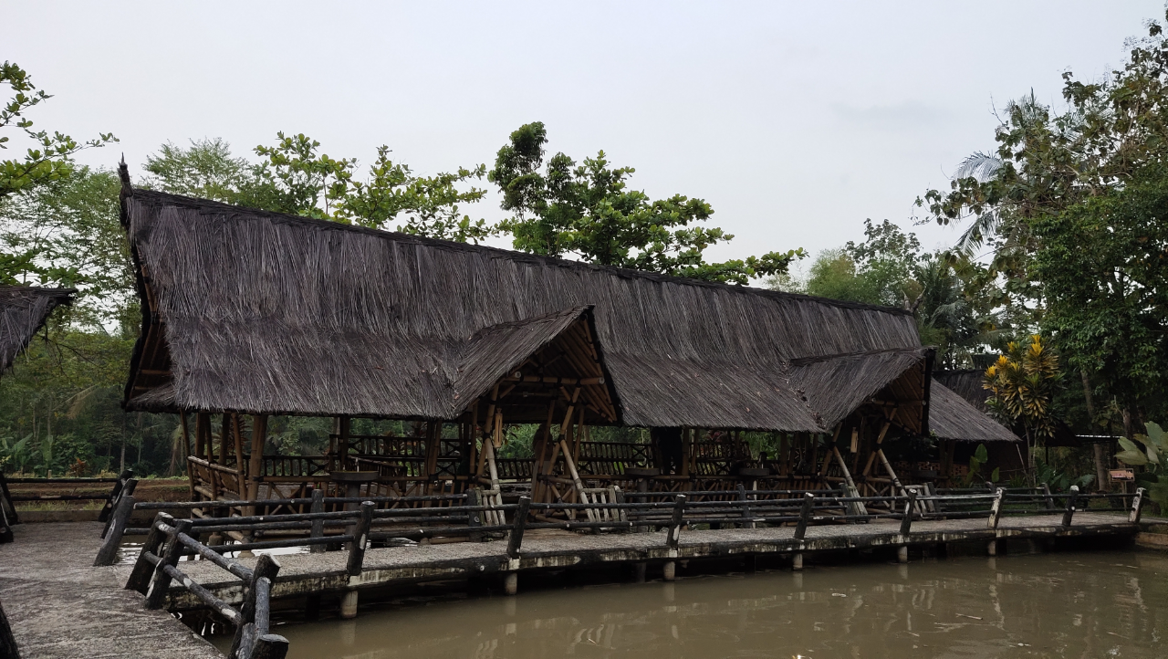 Saung ambu Tempat Favorit Menjalin Kekeluargaan Yang Sangat Dirindukan