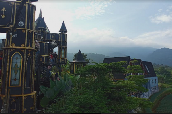 Dilengkapi Villa, Wisata Kastil Herry Potter di Kuningan Jadi Daya Tarik Pelancong