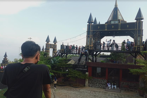 Dilengkapi Villa, Wisata Kastil Herry Potter di Kuningan Jadi Daya Tarik Pelancong