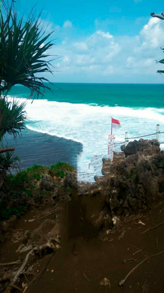 Gak Ada Tandingan, Kalo Udah Ke Pantai Sama Bukit Ini Dijamin Rindu Akan Terobati