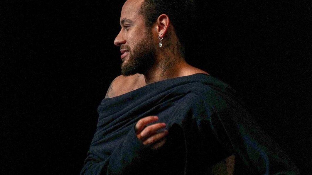 Neymar Jadi Bintang Iklan Pakaian Dalam, Lawan Mainnya Keliatan Anunya