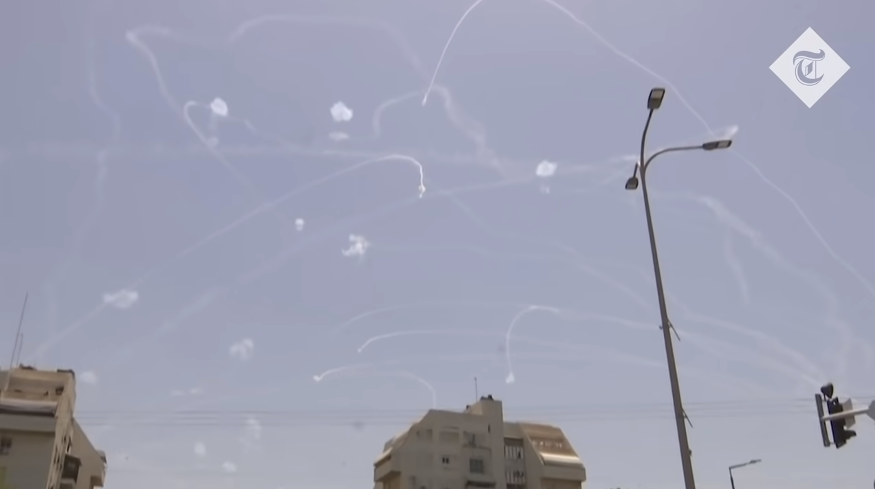 Iron Dome Israel Berhasil Menangkal Rudal Dari Gaza di Udara, Kog Bisa ?
