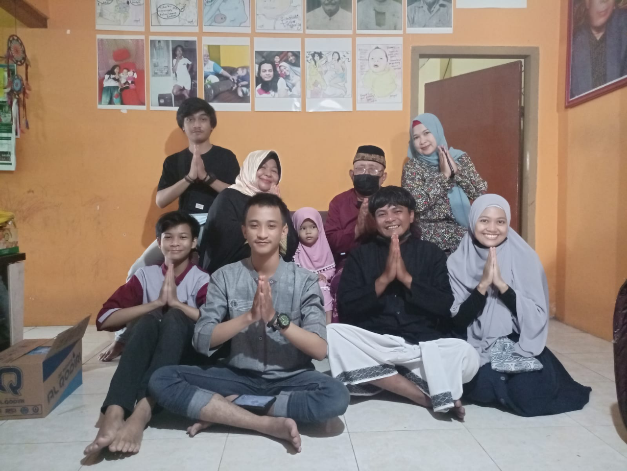 Kangen Keluarga Dan Hanya Bisa Silaturahmi Dengan Video Call