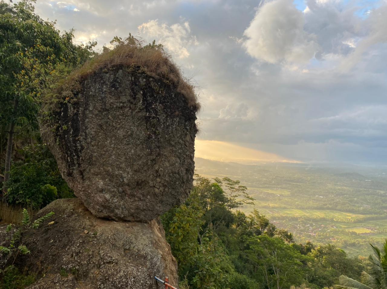  Mendatangi Sunrise Spot Bernama Watu Kendil, Saat Sunset