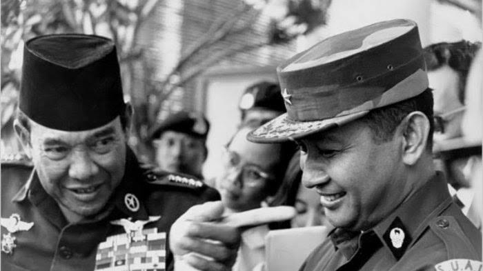 Soekarno vs Soeharto, Siapa Yang Terbaik? 