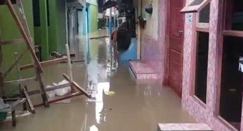 Senin Pagi Kampung Melayu Banjir 2 Meter Habis Lebaran