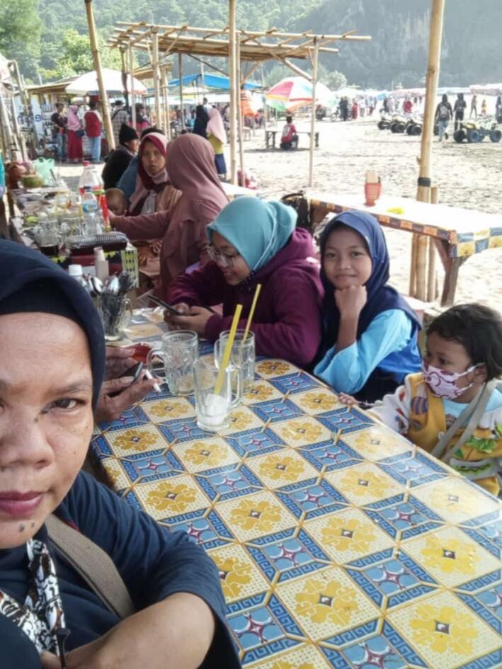 Keindahan Pantai Sodong Bikin Ane Pengen Mudik
