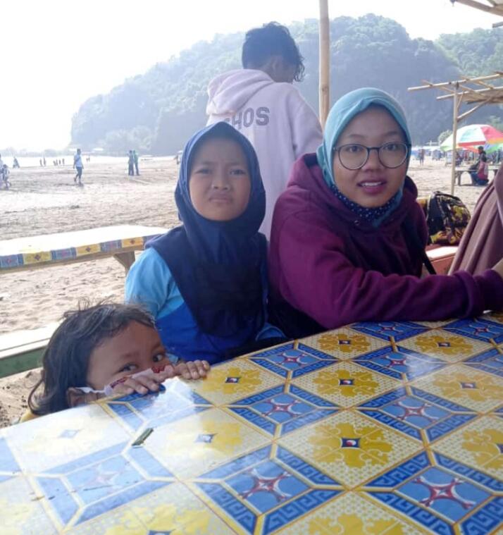 Keindahan Pantai Sodong Bikin Ane Pengen Mudik