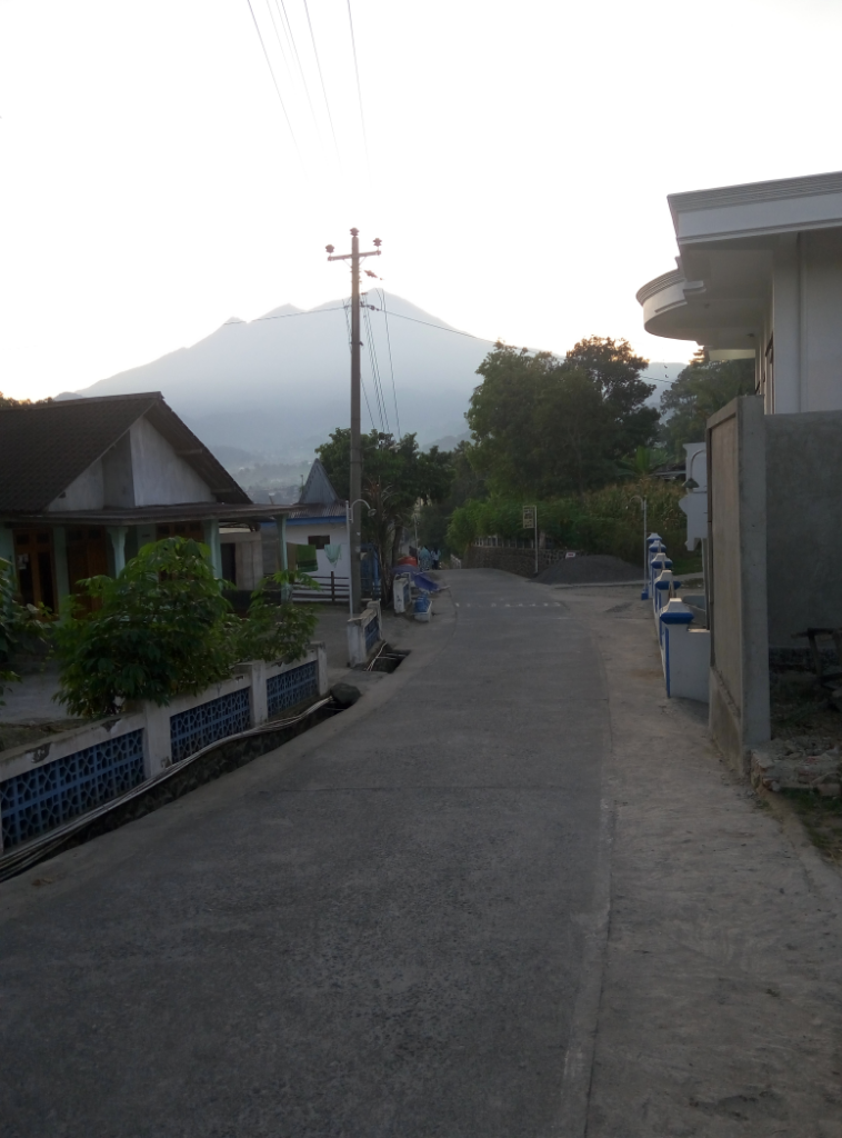 Suasana Hingga Aroma Kayu Bakar Yang Membuat Rindu Kampung Halaman