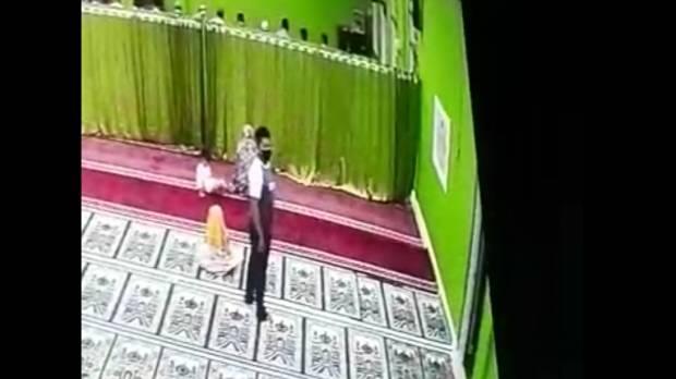 Bejat dan Nekat, Pria di Pangkalpinang Lecehkan Bocah Perempuan Saat Salat di Masjid