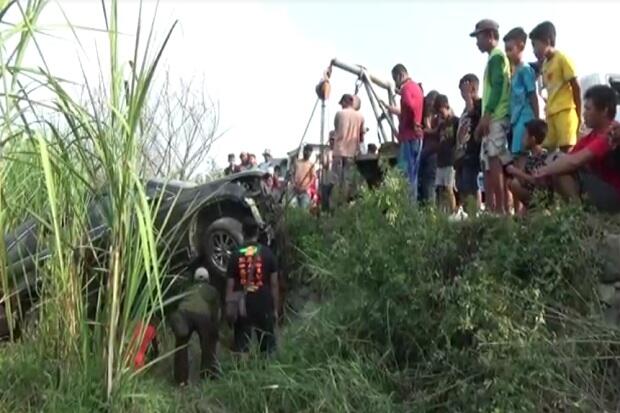 Mobil Pemudik Asal Madura Terjun ke Sawah usai Berlebaran di Jombang