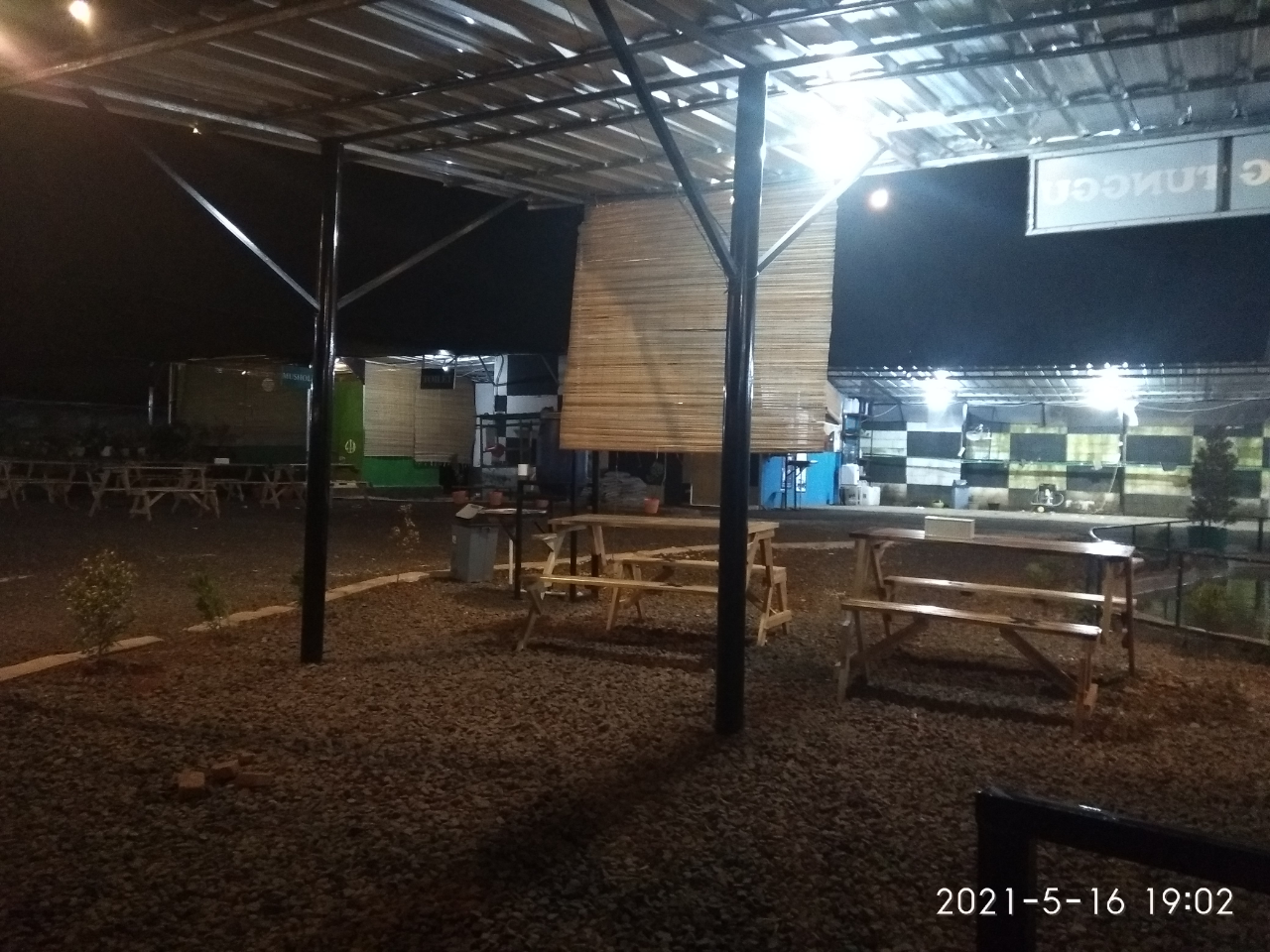 Bengkel Cafe Tempat Cucian Mobil yang Nyaman