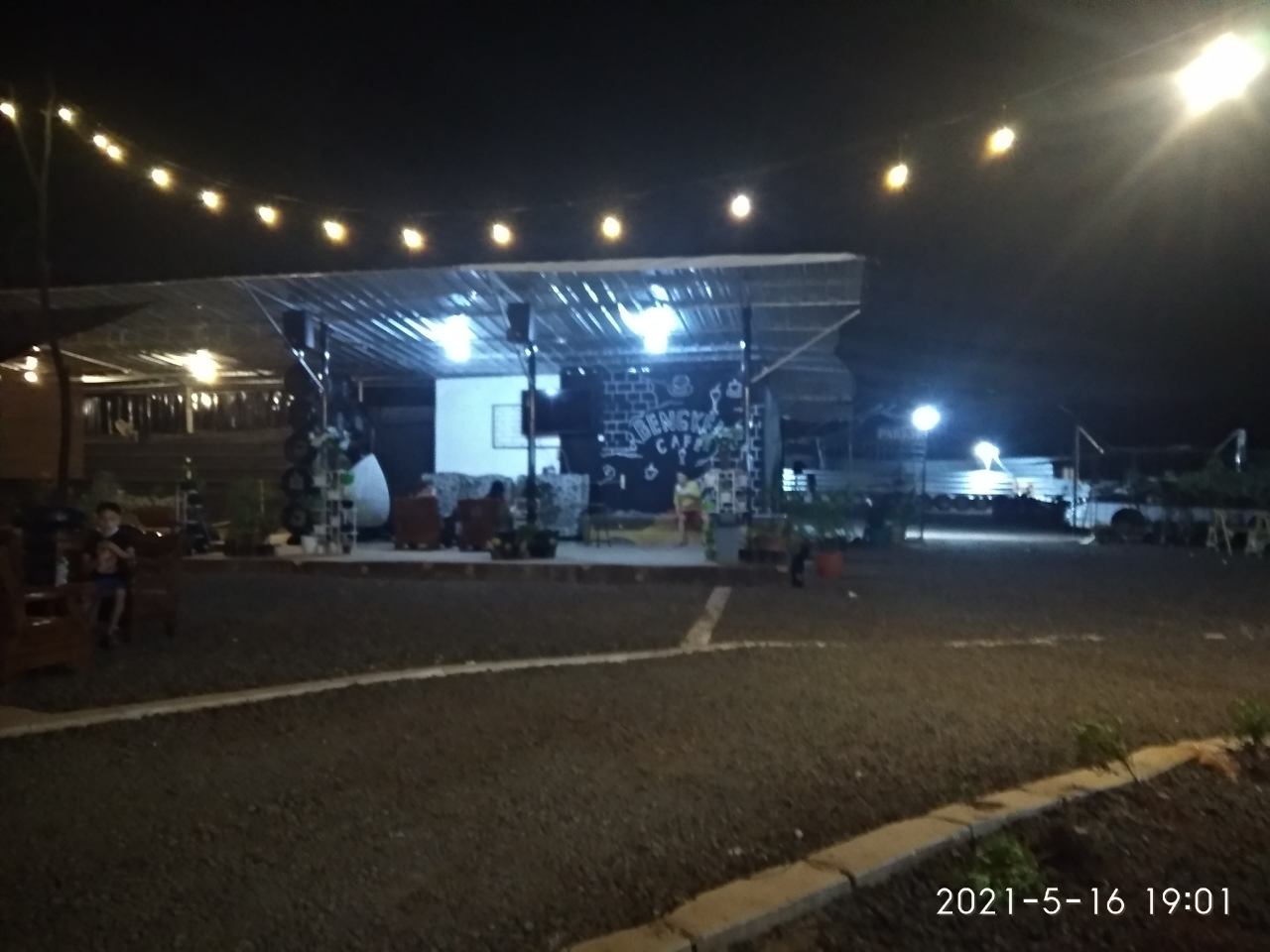 Bengkel Cafe Tempat Cucian Mobil yang Nyaman