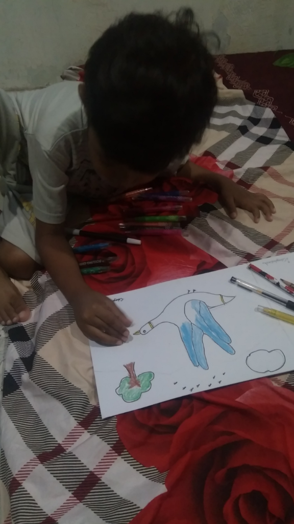 Menggambar Karakter Fabel dengan Menjiplak Jari Tangan, Begini Caranya!