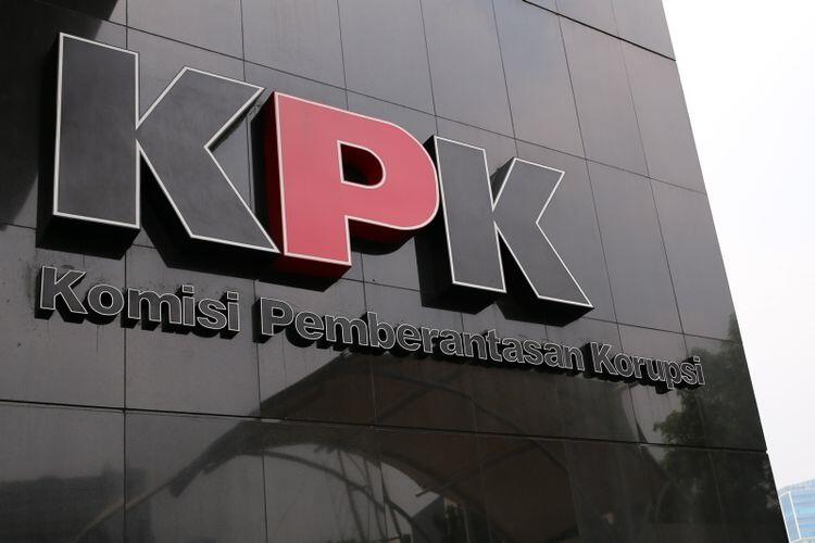 Dibela Presiden, Beranikah KPK Usut Mafia Alutsista?
