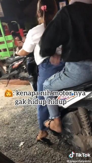 Kocak, Motor Tertukar Di Warung Bakso. Netizen: Jodoh Emang Ngga Kemana!