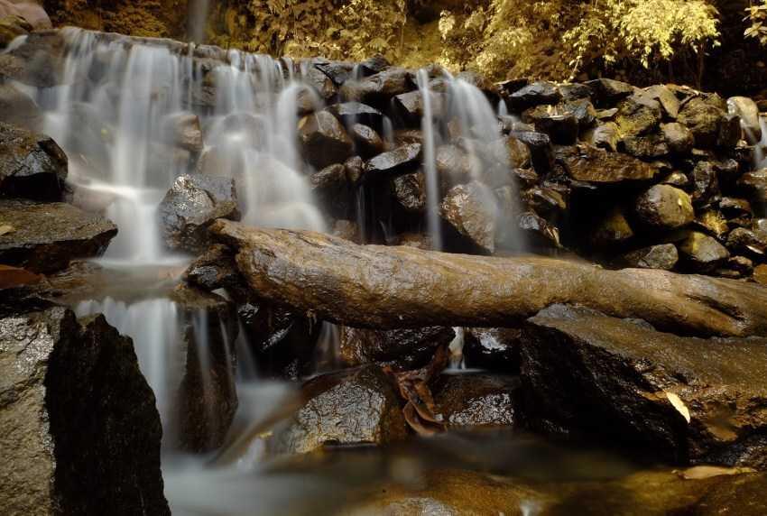 Yuk Nikmati Indahnya Curug Ngumpet, Pamijahan, Airnya Halus Bak Embun Beterbangan!