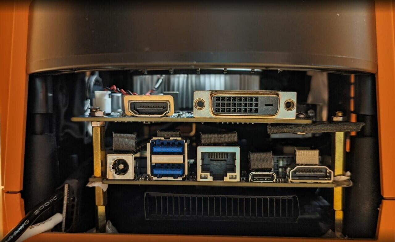 Mengubah Nintendo GameCube Menjadi Sebuah PC