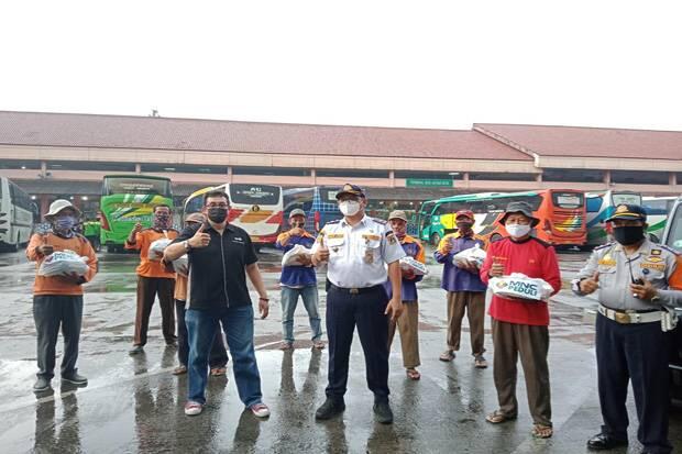 Dapat Bantuan, Porter Terminal Kampung Rambutan: Semoga MNC Peduli Banyak Rezeki