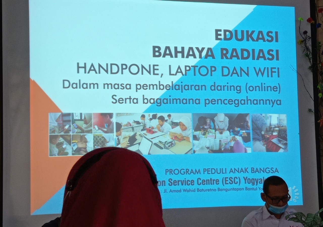 Bahaya Radiasi Ponsel, Laptop, dan WiFi, dan Cara Pencegahannya