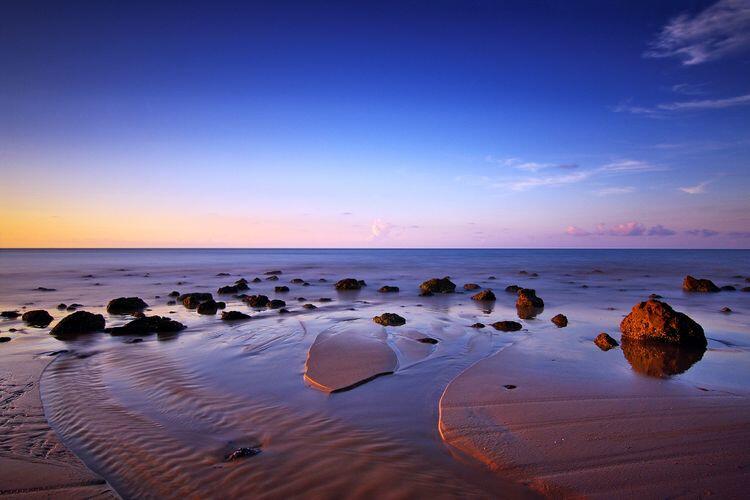 Nikmati Momen Sunset di Pantai Badur Madura