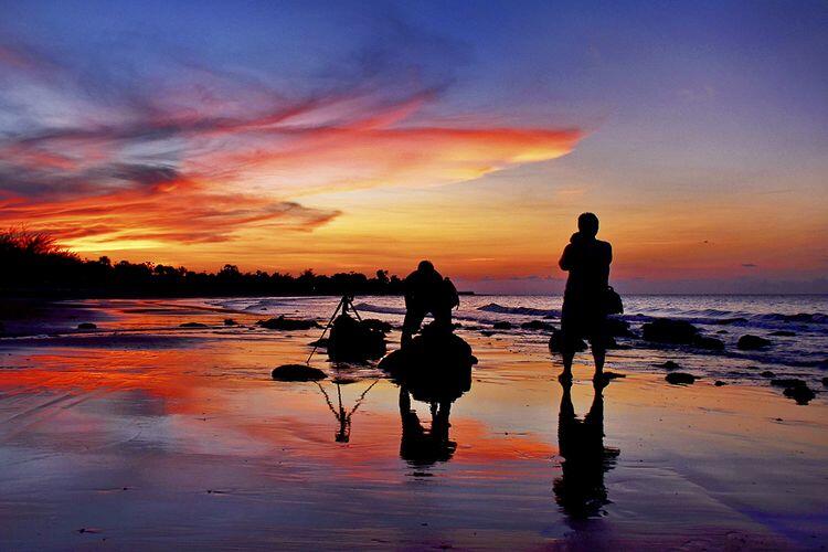 Nikmati Momen Sunset di Pantai Badur Madura
