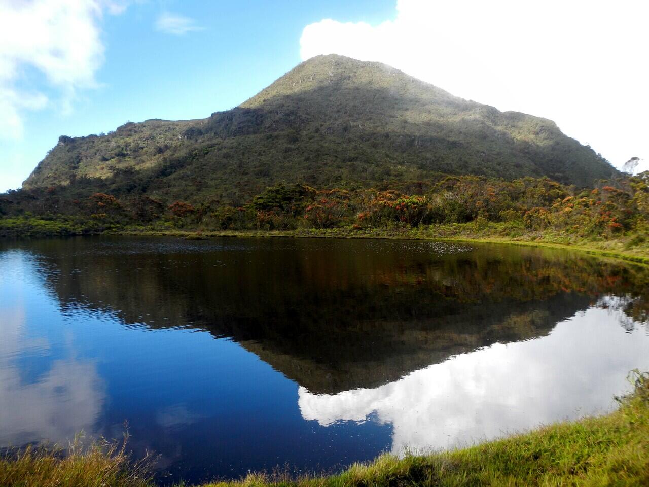 Perjuangan Mendaki Gunung Talamau, Puncak Tertinggi Sumatera Barat