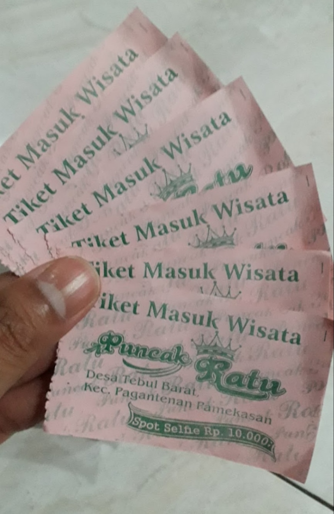 Cari Spot Foto Bagus di Madura? Puncak Ratu Bukit Pagantenan Saja.
