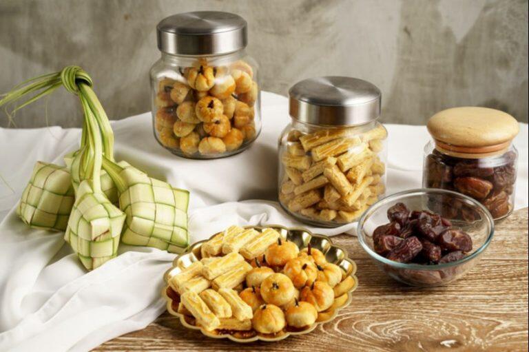 Viral! Toples-toples Kue Lebaran Dibuang di Tong Sampah, Kasihan Kan Kuenya!