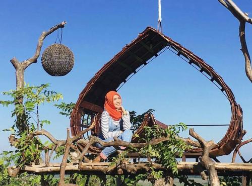 Menikmati Indahnya Pesona Boekit Tinggi Daramista