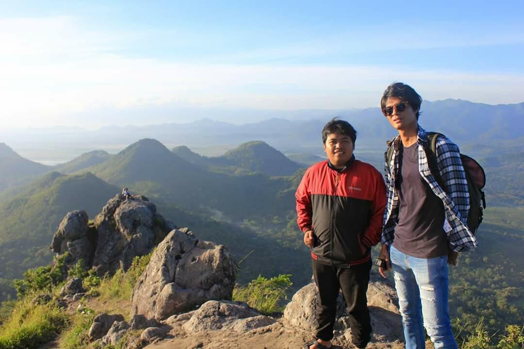 Pesona Bukit Cumbri, Negeri Di Atas Awan Yang Bakal Mempesonamu!