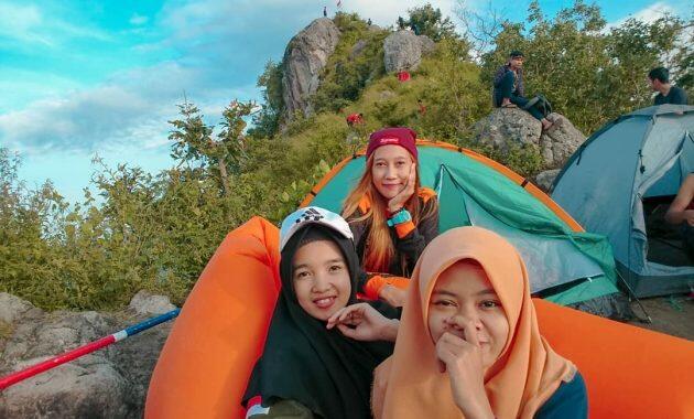 Pesona Bukit Cumbri, Negeri Di Atas Awan Yang Bakal Mempesonamu!