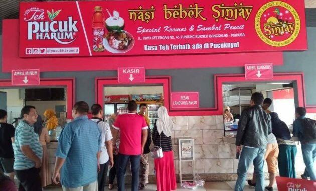 Bebek Sinjay Menu Andalan di Rumah Makan Madura yang Sayang Untuk Dilewatkan