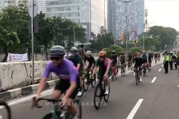 Uji Coba Jalur Road Bike di JLNT Casablanca, Warganet: Kok Boleh?