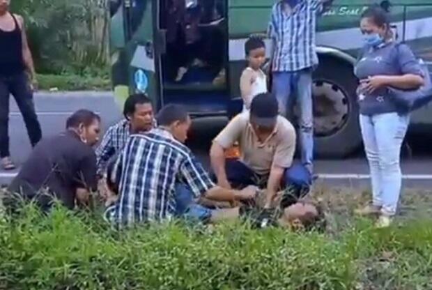 Video Viral Sopir Bus ALS Pingsan Lalu Tewas Saat Mengemudi Bus Penuh Penumpang