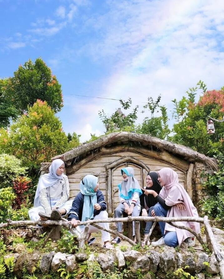 Boekit Tinggi Daramista, Destinasi Wisata Bak Negeri Dongeng di Madura