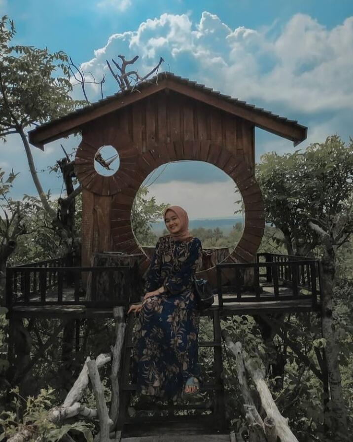 Boekit Tinggi Daramista, Destinasi Wisata Bak Negeri Dongeng di Madura