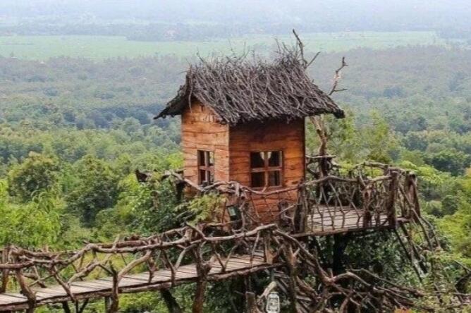Boekit Tinggi Daramista, Destinasi Wisata Bak Negeri Dongeng di Madura