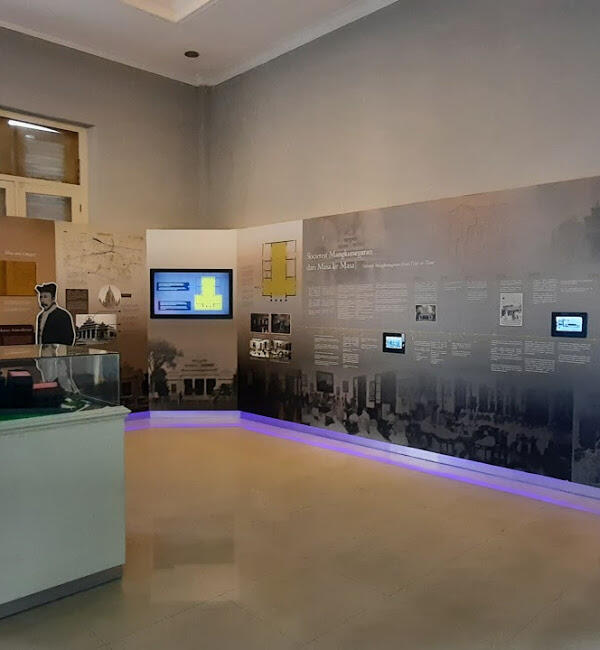 Berwisata Sambil Menambah Wawasan Sejarah? Museum Monumen Pers Nasional Tempatnya !