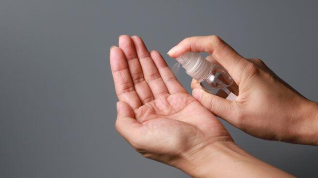 Pasutri Pemalsu Hand Sanitizer Merek Antis Diciduk Polisi