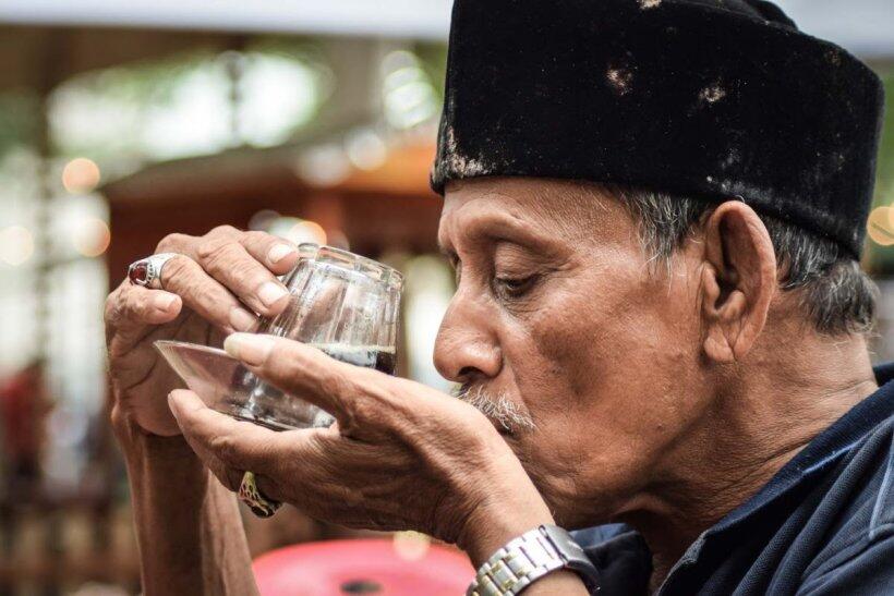 Mengenal Sejarah Kupi Khop, Kopi Khas Aceh yang Disajikan dengan Gelas Terbalik