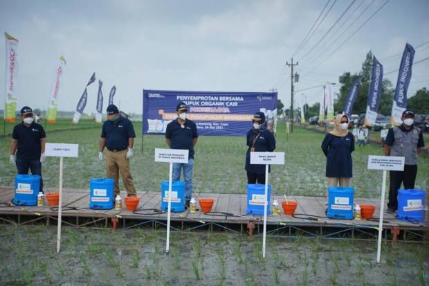 Bersama Bupati Blora, Pupuk Indonesia Aplikasikan Pupuk Organik Cair