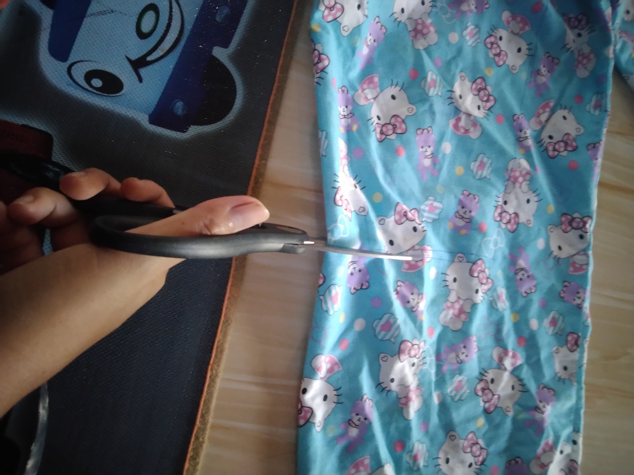 Manfaatkan Celana Tidur Bekas Menjadi Celana Tidur Anak, Mudah Banget Loh!