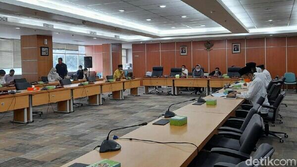 Anies Berhentikan Anggota TGUPP Inisial AW