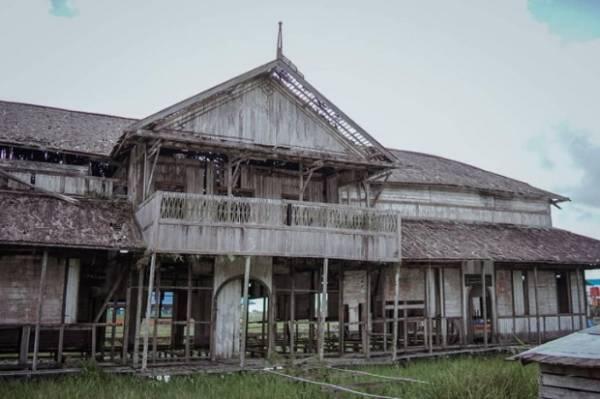 Bangunan Legendaris Bekas Sekolah Rakyat Tionghoa di Kotawaringin Barat Ambruk