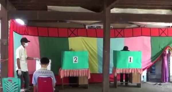 Langgar Prokes saat Pilkades, Warga Panik dan Terobos Petugas TPS