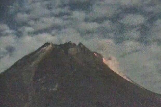 Gunung Merapi 4 Kali Muntahkan Awan Panas hingga 1,8 Km