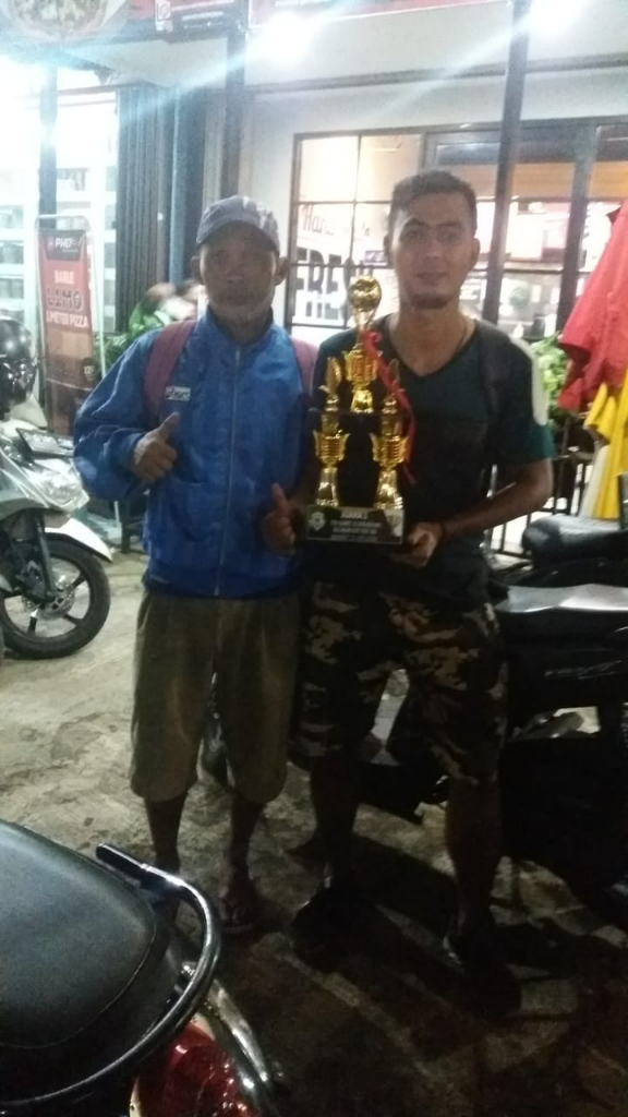 Trophy To My Brother, Jelek Sih! But Who Care?